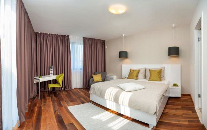 Image No.11-6 Bed Property for sale