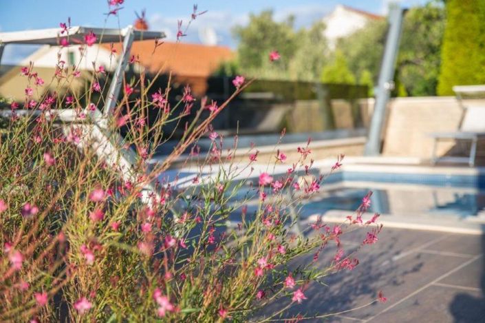 Image No.20-6 Bed Property for sale