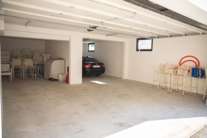 Image No.16-7 Bed Property for sale