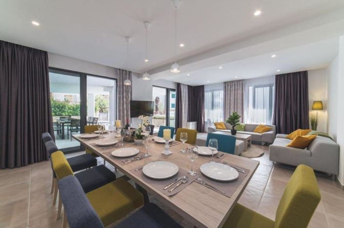 Image No.22-7 Bed Property for sale