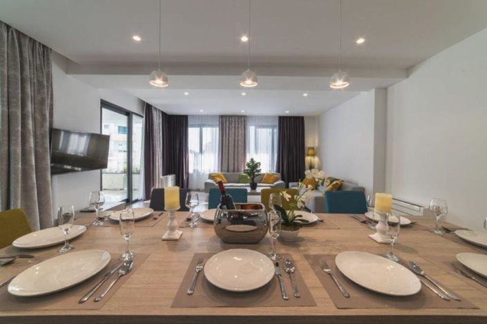 Image No.24-7 Bed Property for sale