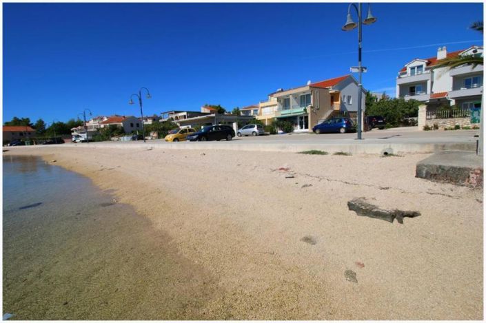 Image No.3-8 Bed Property for sale