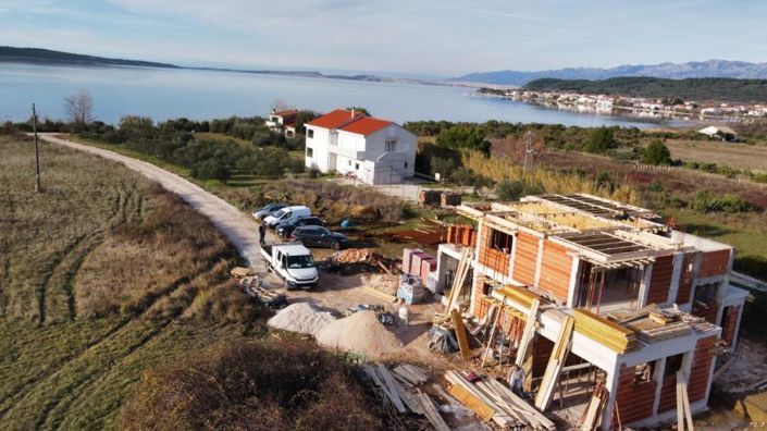 Image No.1-4 Bed Property for sale