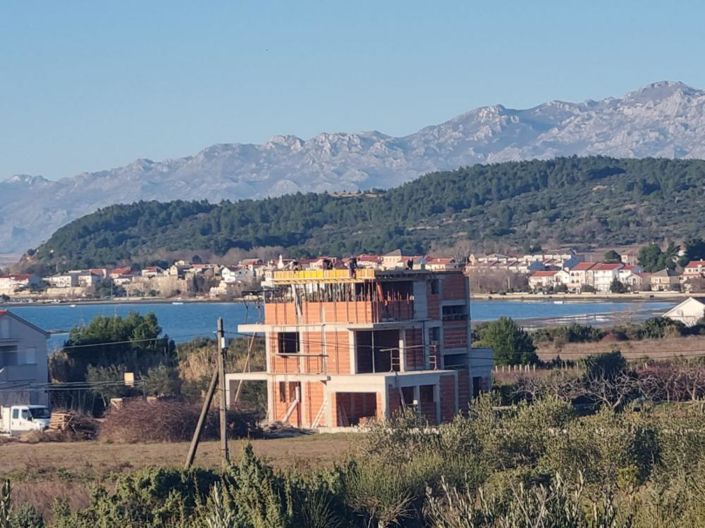 Image No.15-4 Bed Property for sale