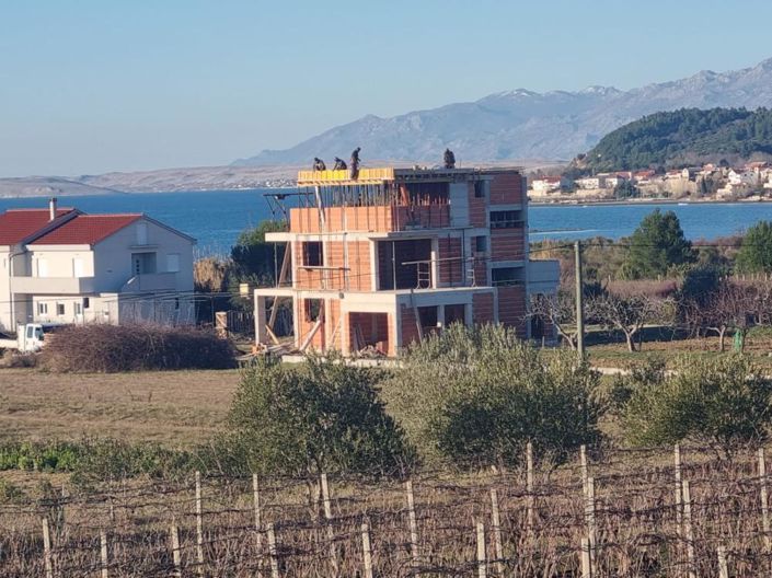 Image No.16-4 Bed Property for sale