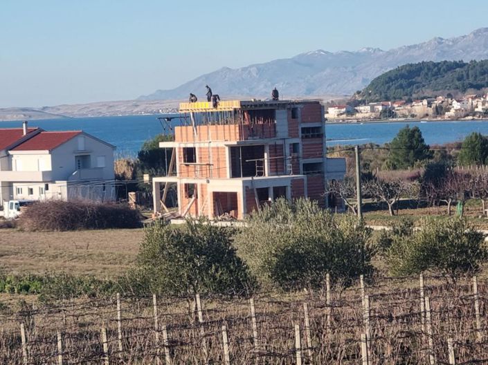 Image No.17-4 Bed Property for sale