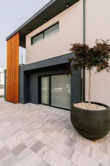 Image No.22-4 Bed Property for sale