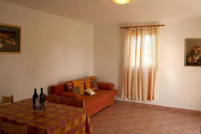 Image No.12-9 Bed Property for sale