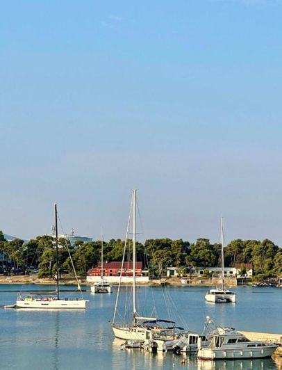 Image No.6-9 Bed Property for sale