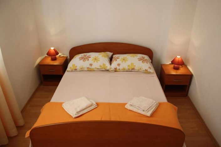 Image No.7-9 Bed Property for sale