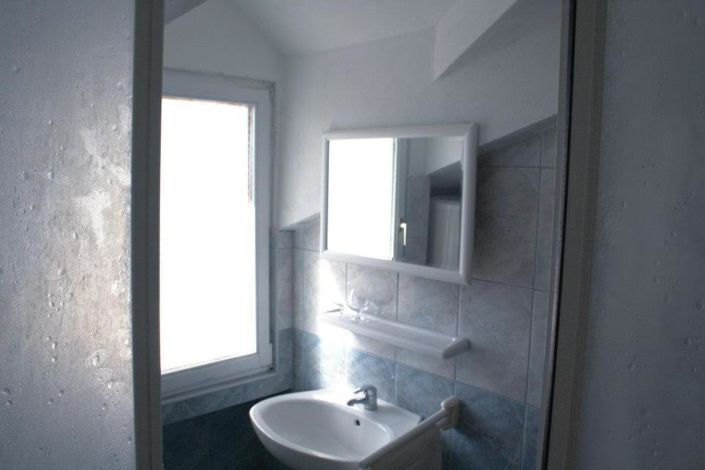 Image No.9-9 Bed Property for sale