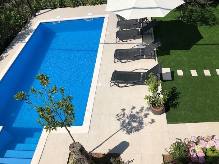 Image No.1-5 Bed Property for sale