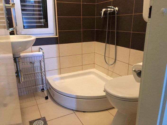 Image No.11-5 Bed Property for sale