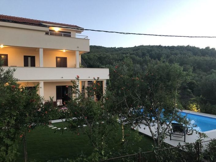 Image No.4-5 Bed Property for sale