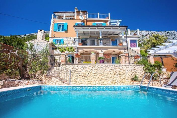 Image No.1-6 Bed Property for sale