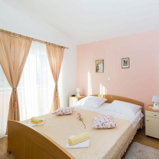 Image No.10-5 Bed Property for sale