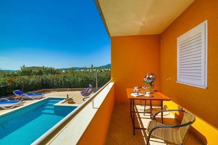 Image No.16-5 Bed Property for sale