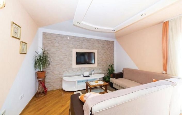 Image No.20-5 Bed Property for sale