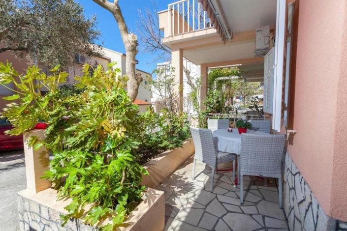 Image No.10-10 Bed Property for sale