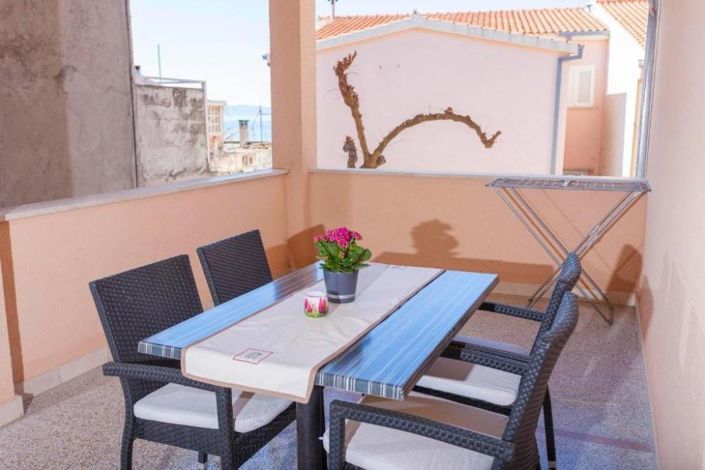 Image No.14-10 Bed Property for sale