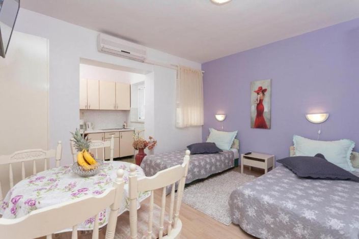 Image No.24-10 Bed Property for sale