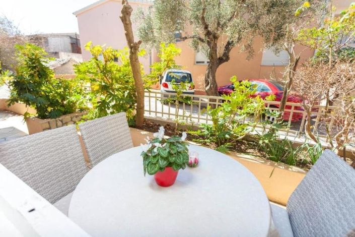 Image No.25-10 Bed Property for sale