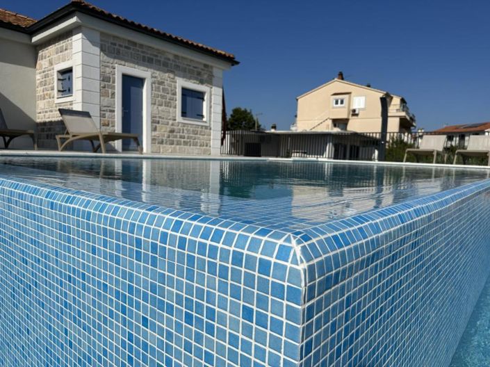 Image No.1-7 Bed Property for sale