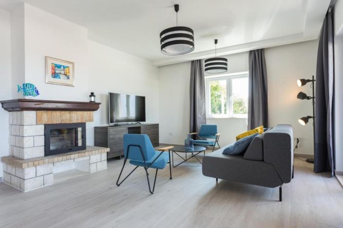 Image No.24-9 Bed Property for sale