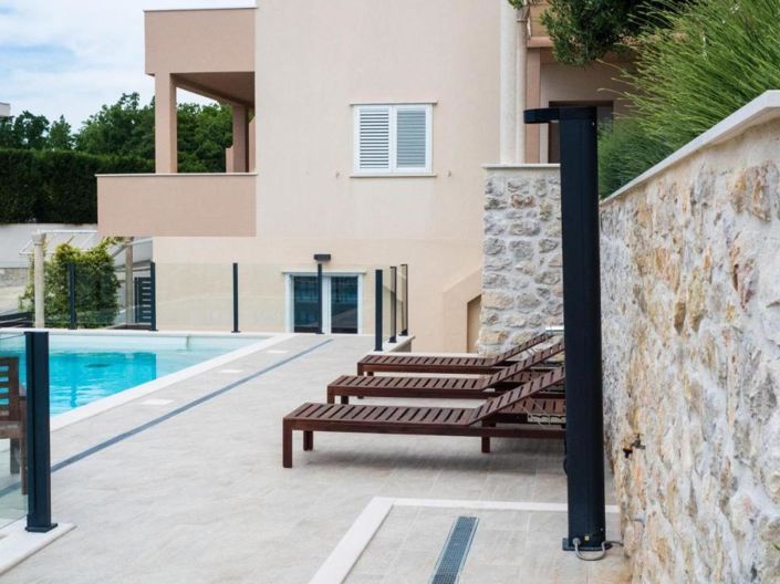 Image No.7-9 Bed Property for sale