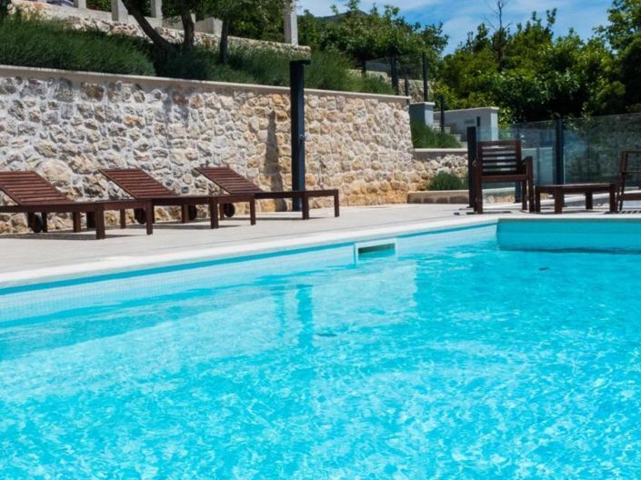 Image No.8-9 Bed Property for sale