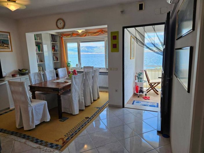 Image No.24-6 Bed Property for sale