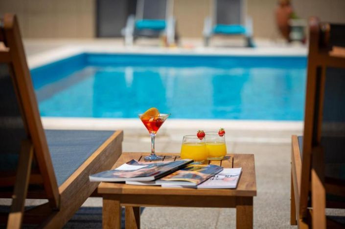 Image No.5-4 Bed Property for sale