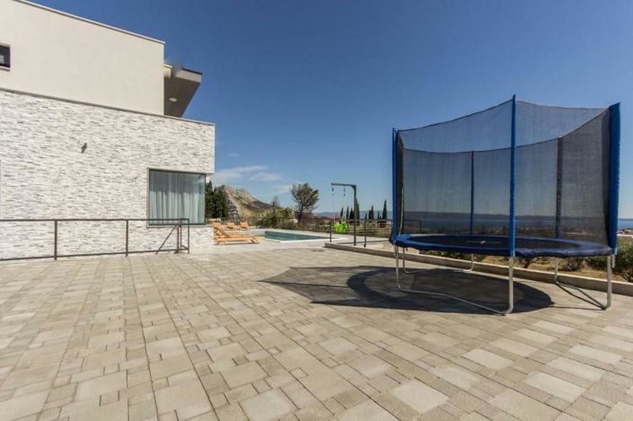 Image No.11-4 Bed Property for sale