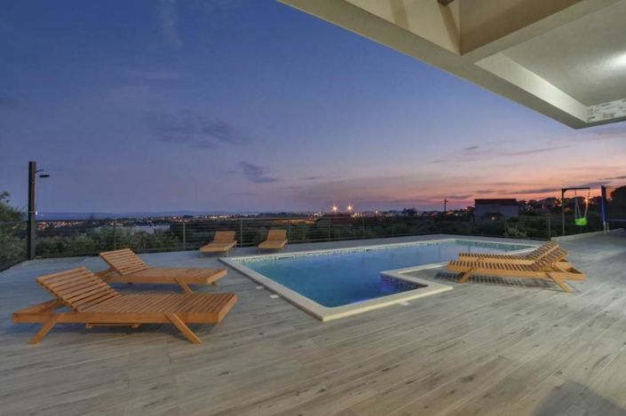 Image No.14-4 Bed Property for sale