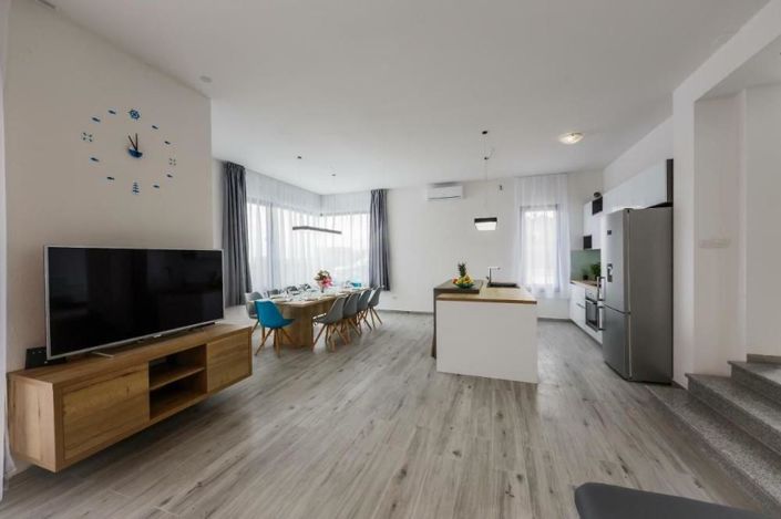 Image No.25-4 Bed Property for sale