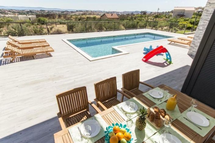 Image No.4-4 Bed Property for sale