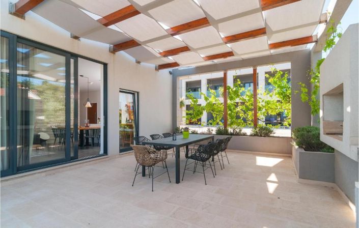 Image No.15-2 Bed Property for sale