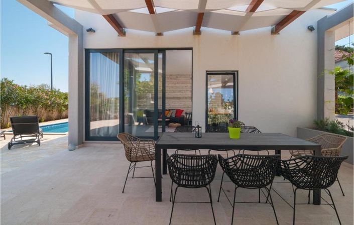 Image No.18-2 Bed Property for sale