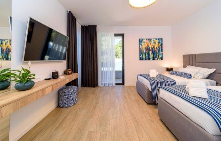 Image No.21-4 Bed Property for sale