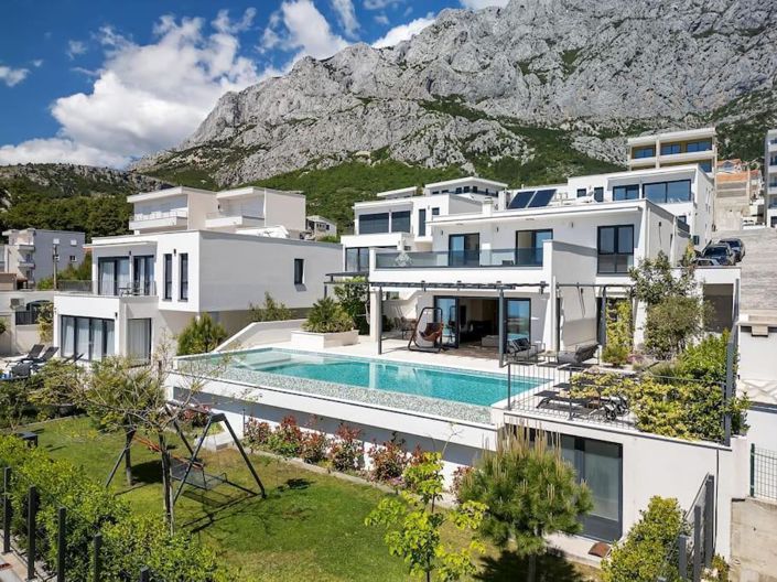 Image No.1-Propriété de 4 chambres à vendre à Makarska