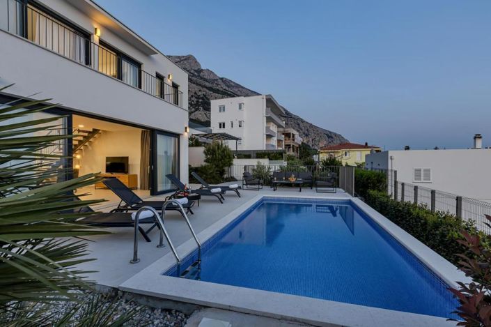 Image No.6-4 Bed Property for sale