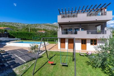 1 - Omiš, Propriété