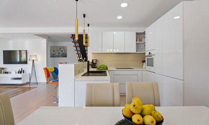 Image No.15-4 Bed Property for sale