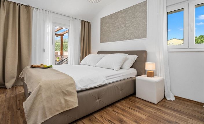 Image No.21-4 Bed Property for sale