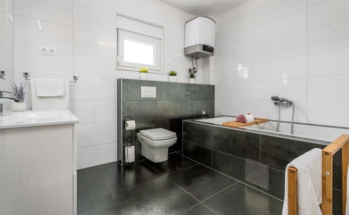 Image No.23-4 Bed Property for sale