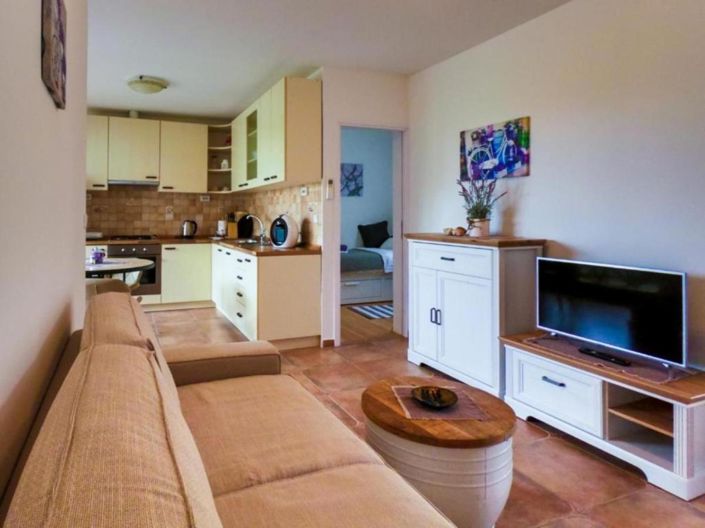 Image No.15-7 Bed Property for sale