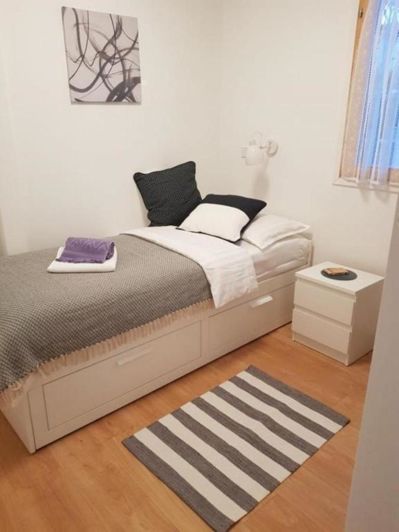 Image No.17-7 Bed Property for sale