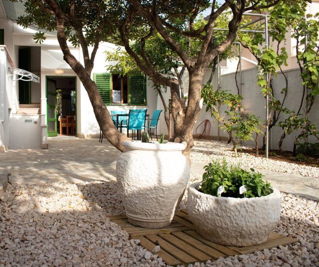 Image No.5-7 Bed Property for sale