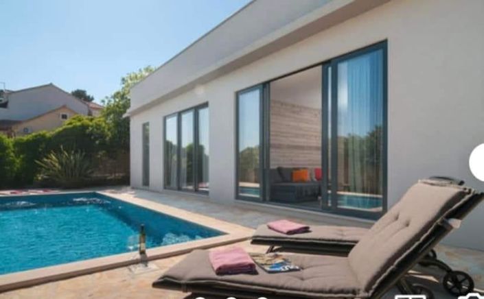 Image No.4-12 Bed Property for sale