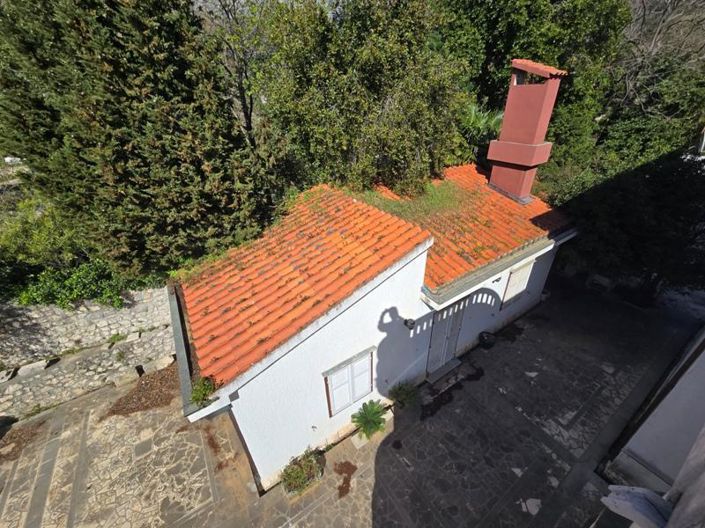 Image No.12-7 Bed Property for sale